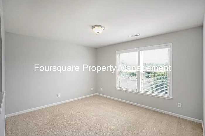 100 Cabot Dr — Photo 21