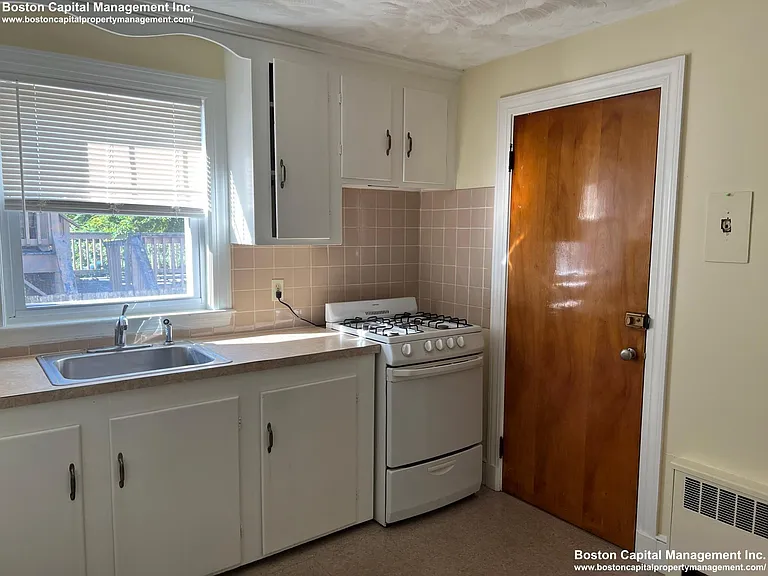 462 Highland Ave #1 — Photo 2