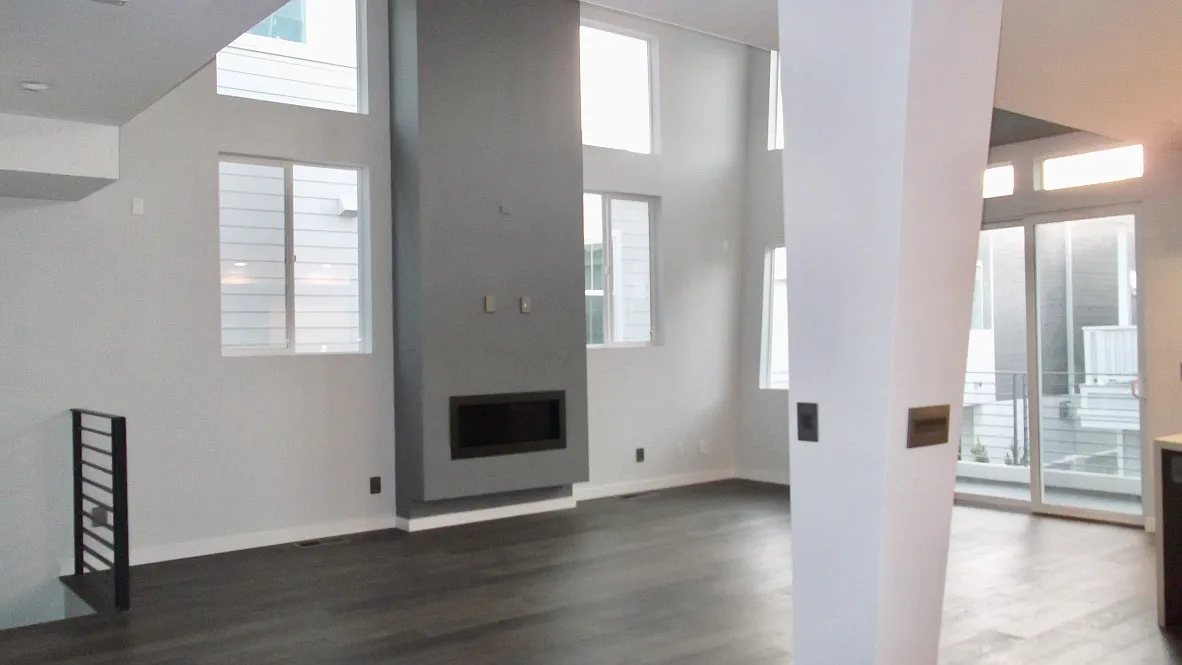 Luxurious Modern Townhouse w/3000+sq.ft. - Fabulous Amenities+Yard+3 Balconies with RB Schools — Photo 3