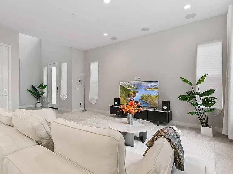 181 Pin Ln — Photo 4