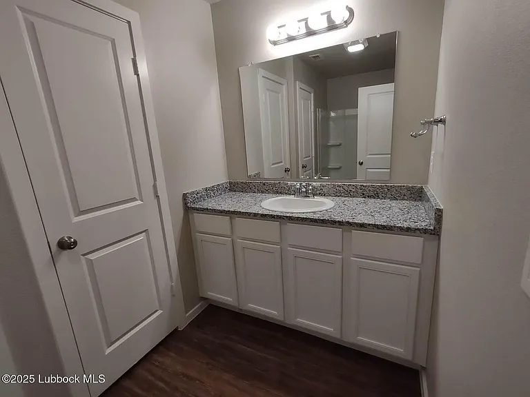 2121 N Jayton Ave #A — Photo 12