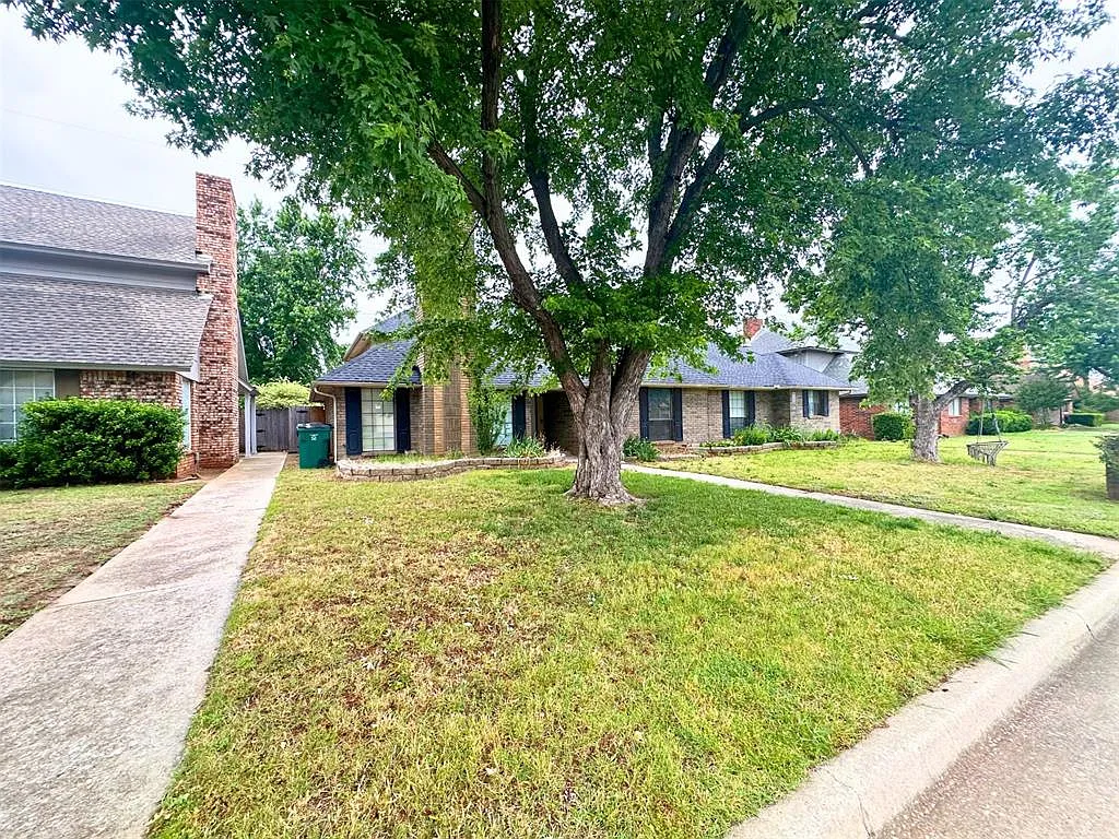 3 bed, 2.0 bath, 2046 sqft, $1,695 — Photo 2