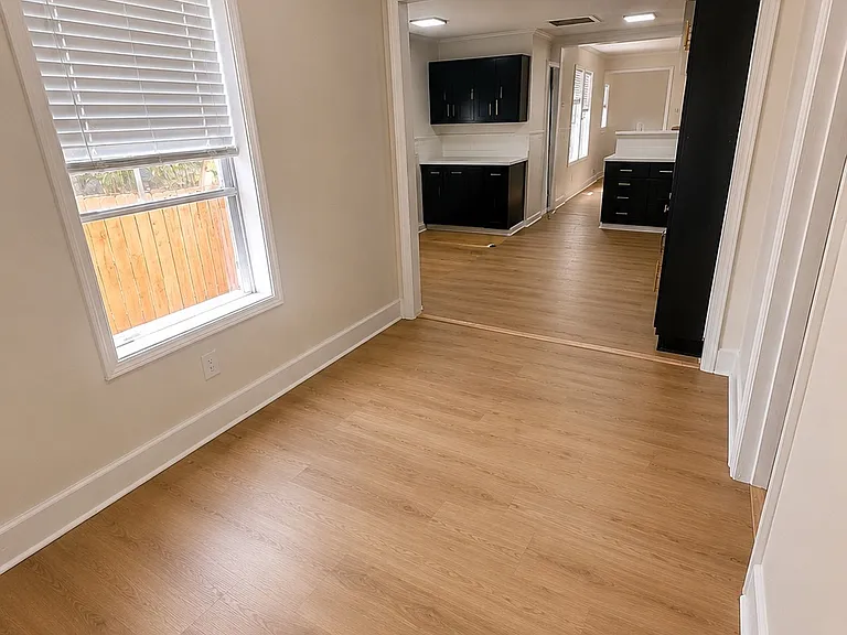 1475 Clancy St — Photo 10