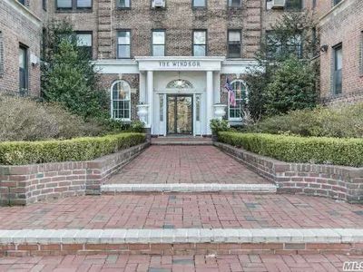 21 Barstow Rd APT 4F, Great Neck, NY, 11021