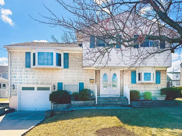 5 Sunnyside Dr, Carteret, NJ 07008