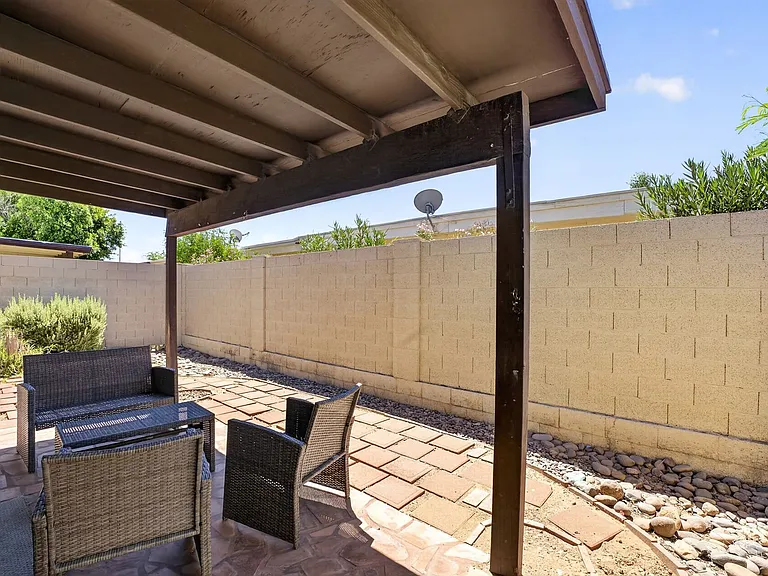 517 W Duke Dr — Photo 35