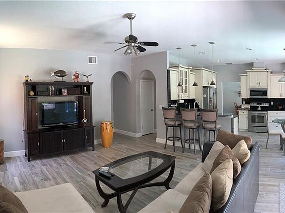 3rd image of 27351 Coral Springs Dr