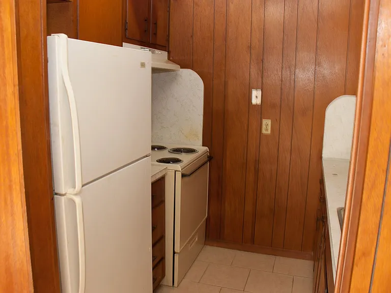 310 Delphine St — Photo 2