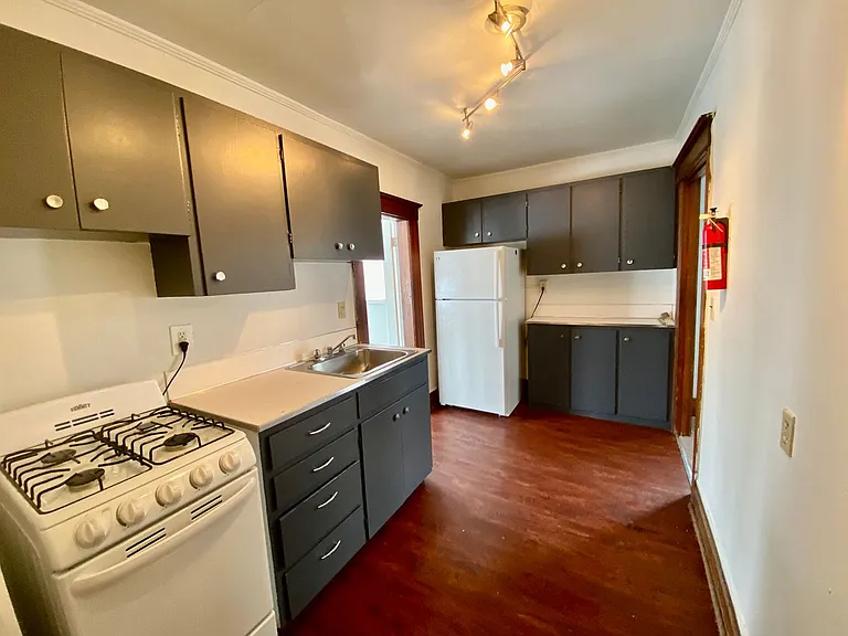 216 N Hamilton St — Photo 8