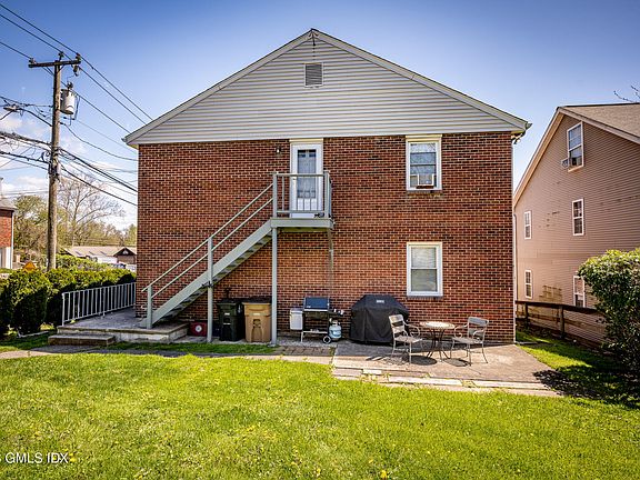 3rd image of 72 Alvord Ln