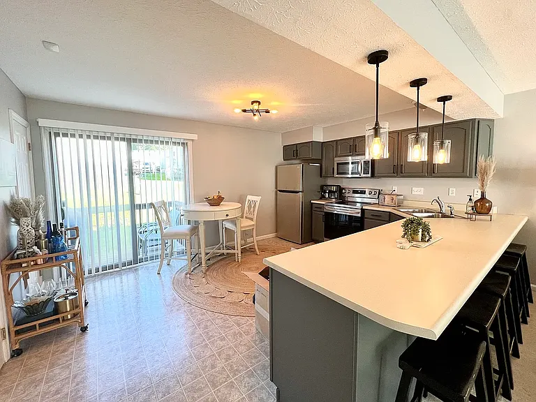 11 Sunridge Dr — Photo 1