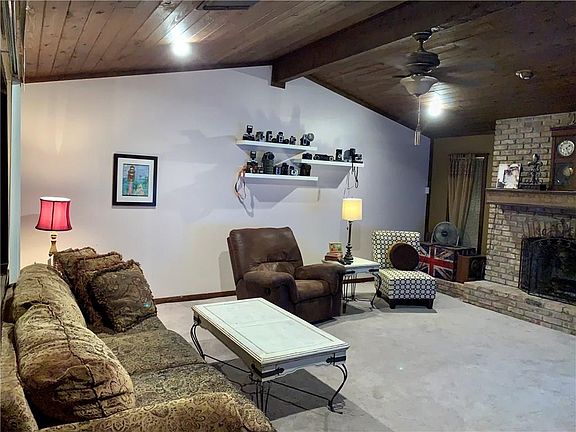 5th image of 133 Summerwood Dr