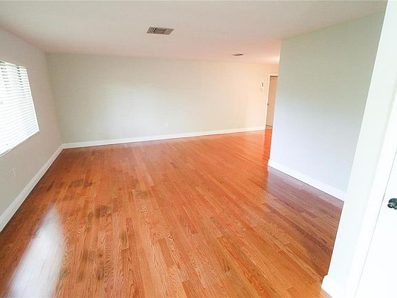 3rd image of 243 Dunbridge Dr