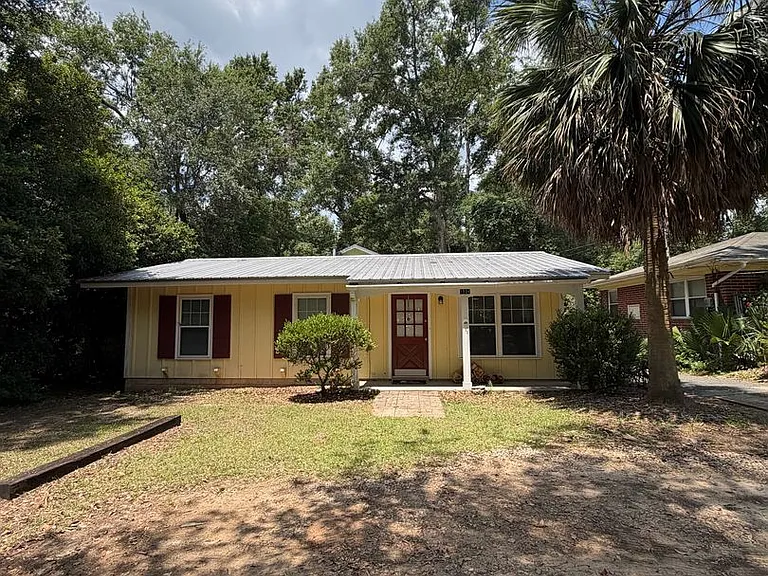 1924 S Meridian St — Photo 2