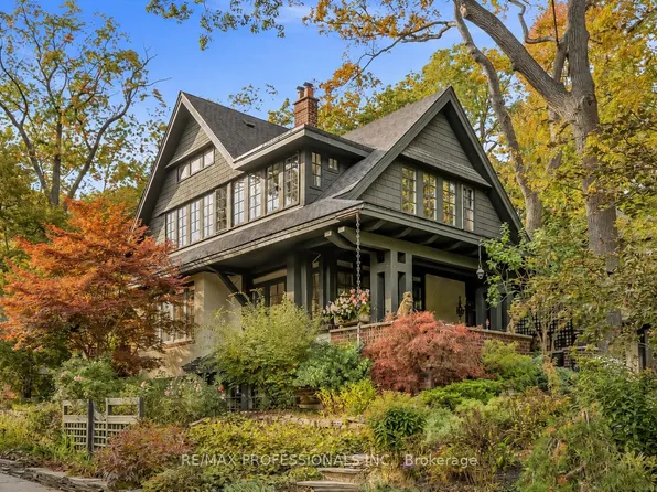 8 Wendigo Way, Toronto, ON M6S 2T9