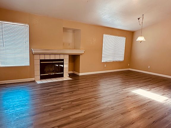 2nd image of 10121 Saintsbury Ct