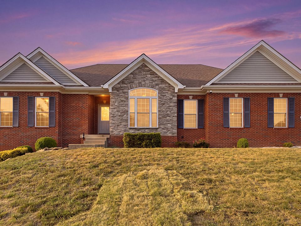 1st image of 824 Stone Ridge Dr