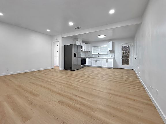 3rd image of 820 E Mendocino St #1