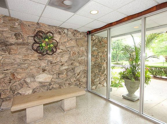 3rd image of 1535 Park Ave APT 305
