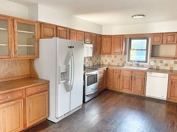 2nd image of 3309 N Waldron St