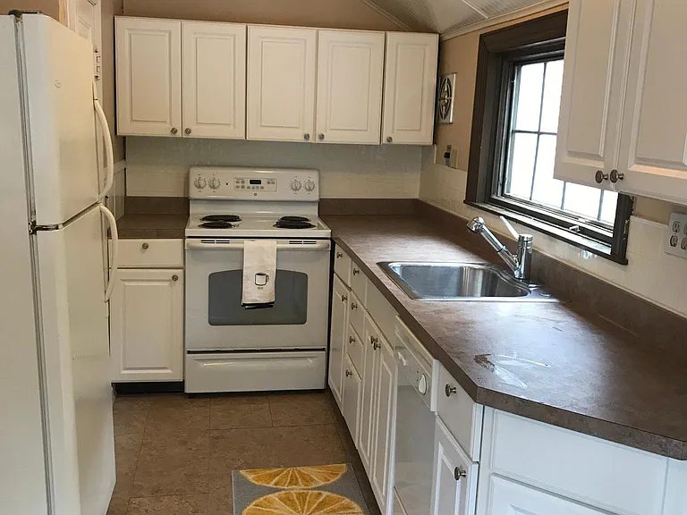 106 Morgan Ave — Photo 2