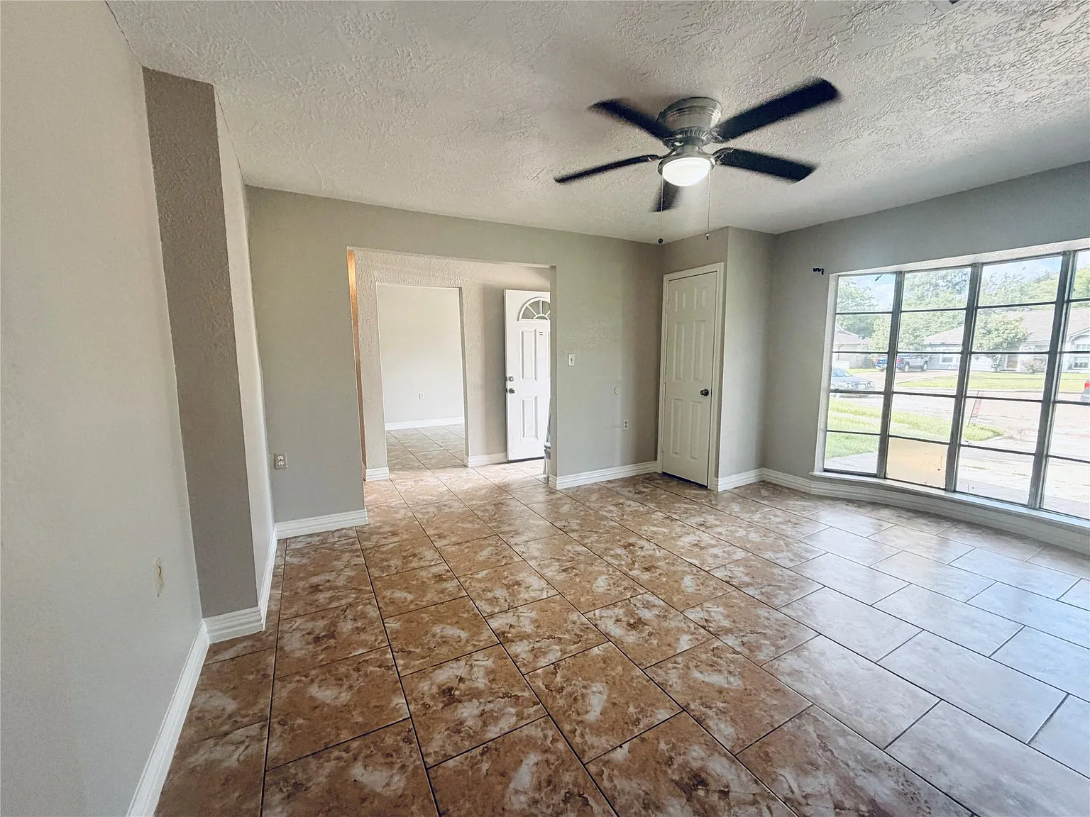 3 bed, 1.5 bath, 1379 sqft, $1,750 — Photo 4