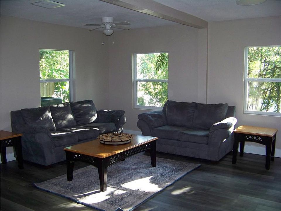 2nd image of 1874R Douglas Ave