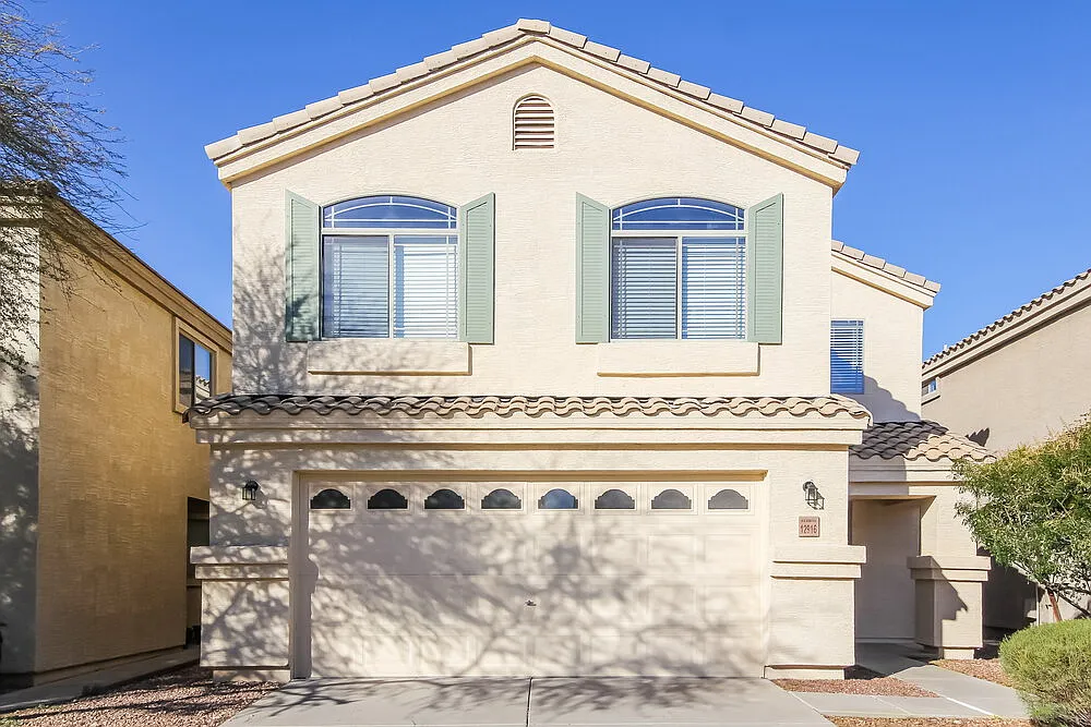 4 bed, 2.5 bath, 1949 sqft, $2,060 — Photo 1