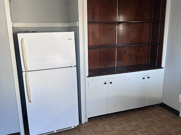 3rd image of 941 E Broadway #3