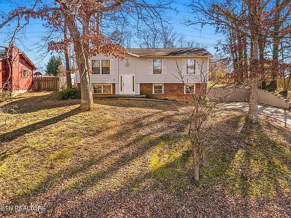 3rd image of 5728 NW Wooded Acres Dr