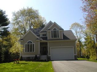 25 Leach Rd, Kittery, ME 03904