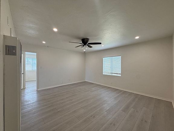 5th image of 2634 Desert St #2632