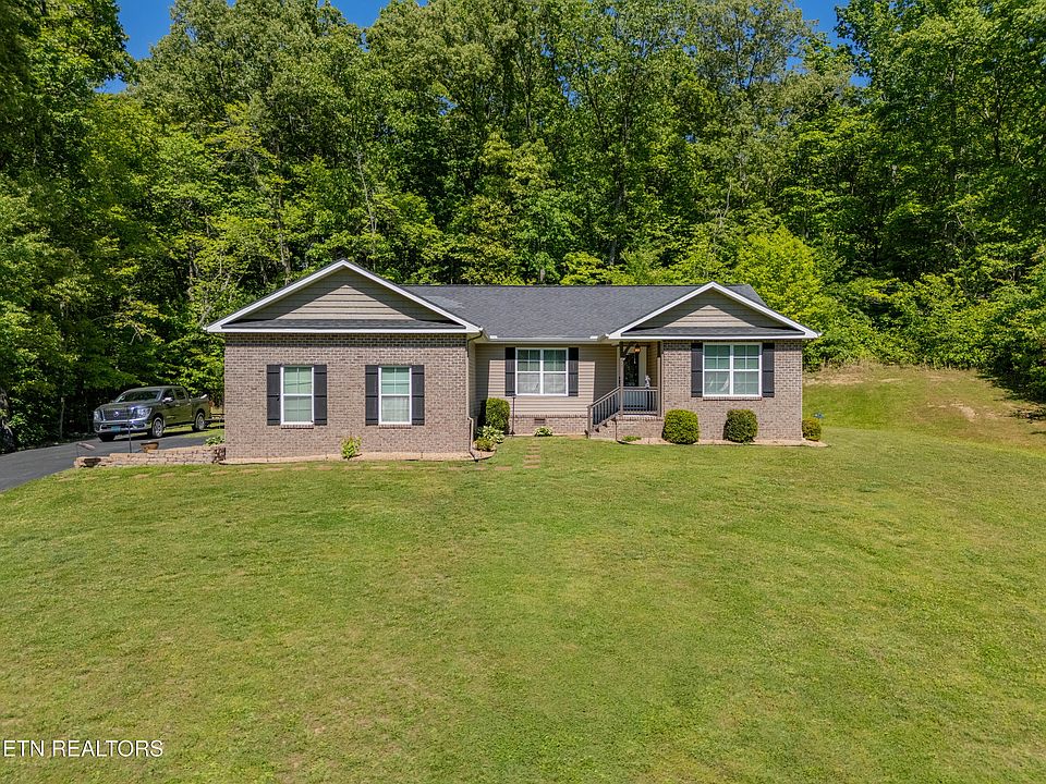 1st image of 379 Hilltop Dr