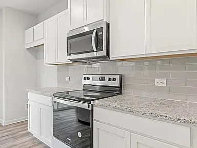 4 bed, 2400 sqft, $2,600 — Photo 4