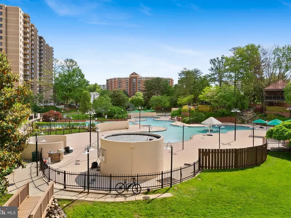 307 Yoakum Pkwy APT 821, Alexandria, VA 22304