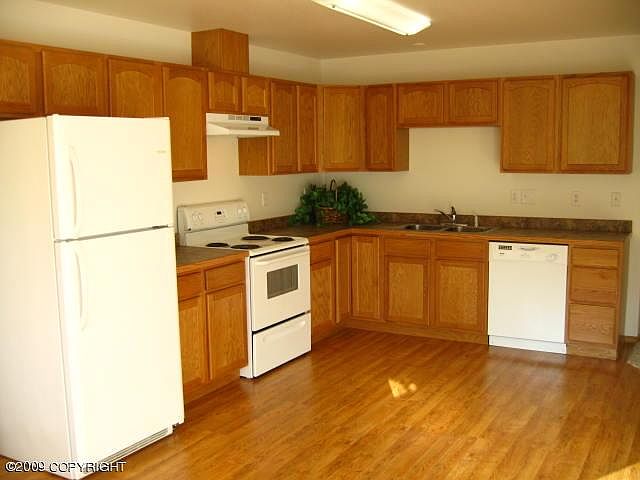 2nd image of 3320 Beech Way