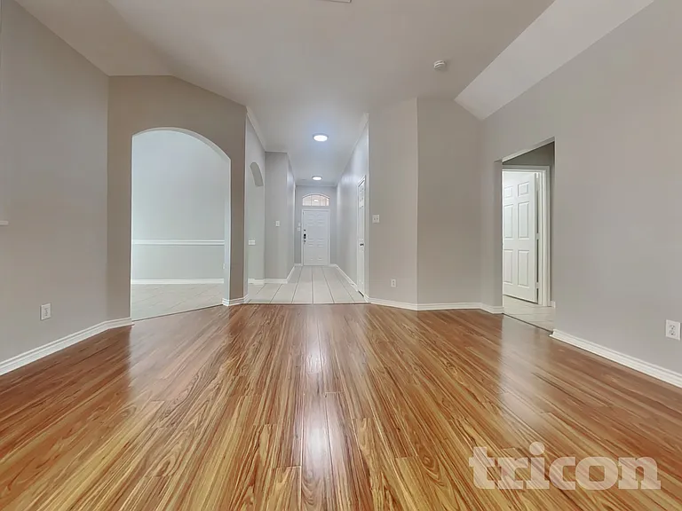 5816 Greenmeadow Dr — Photo 3
