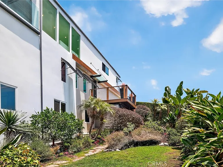 855 Santa Ana St — Photo 30
