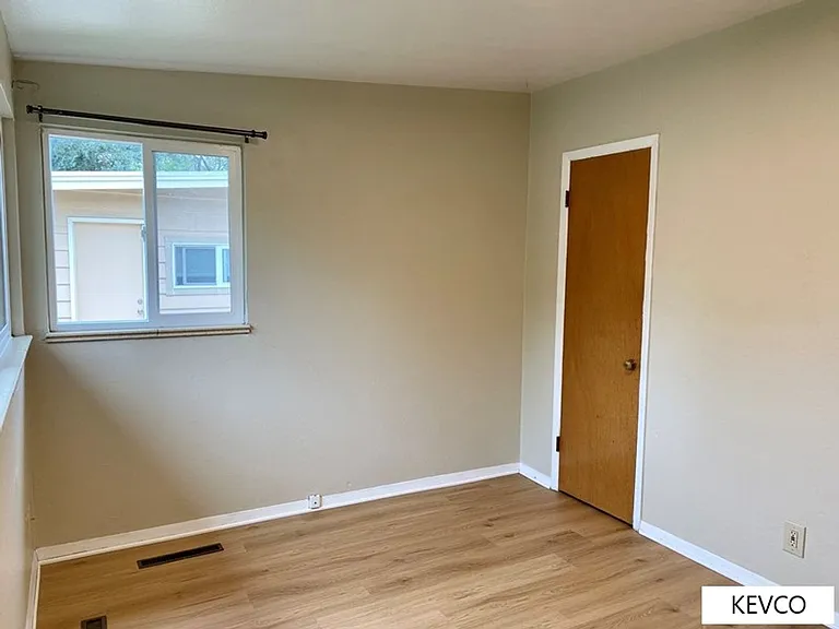 711 W Prospect Rd — Photo 14