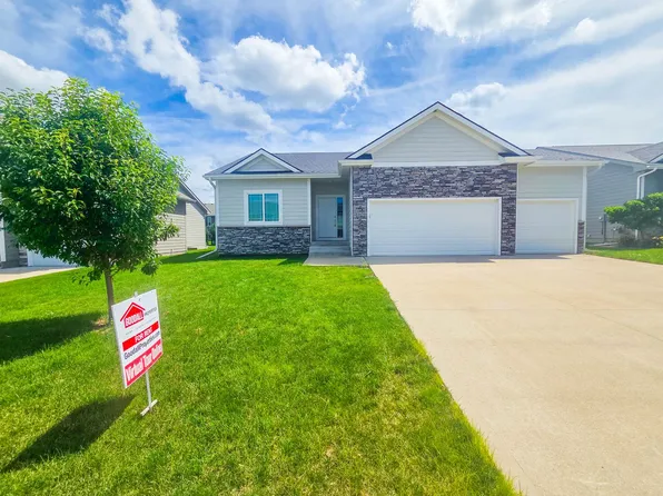 16656 Wilden Dr, Clive, IA 50325