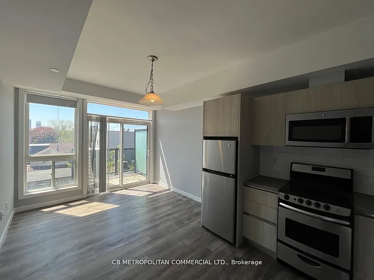 335 College St #105 — Photo 2