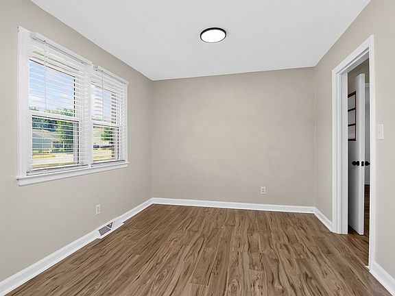 4th image of 6901 Ridge Lane Rd
