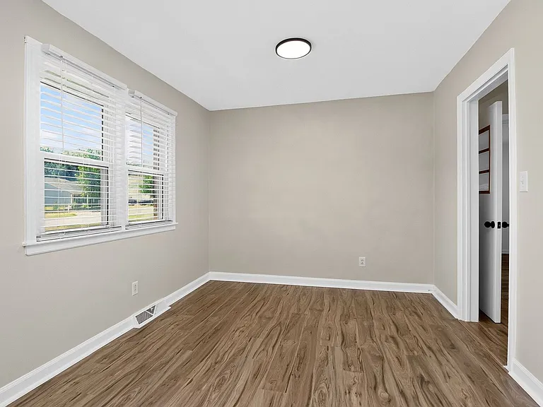6901 Ridge Lane Rd — Photo 4
