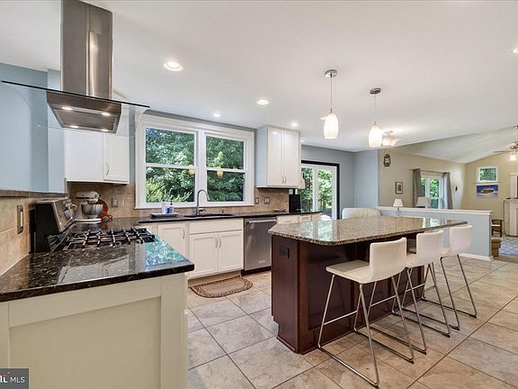 5th image of 307 Frazer Dr