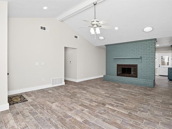 4th image of 312 Trailwood Cir