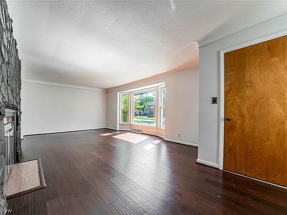 3rd image of 3625 Silsby Rd
