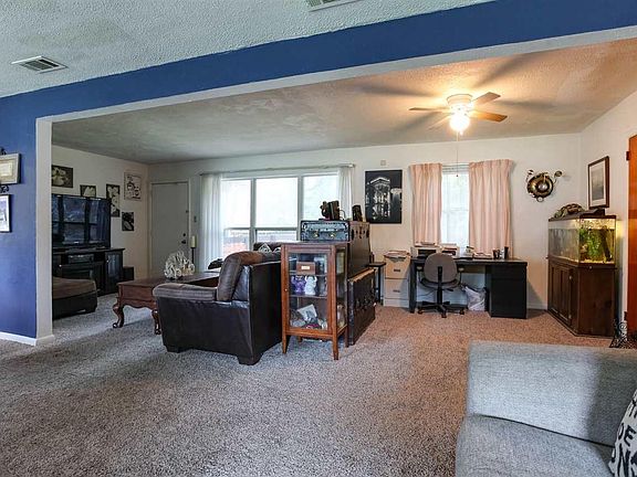 3rd image of 424 Edison Dr