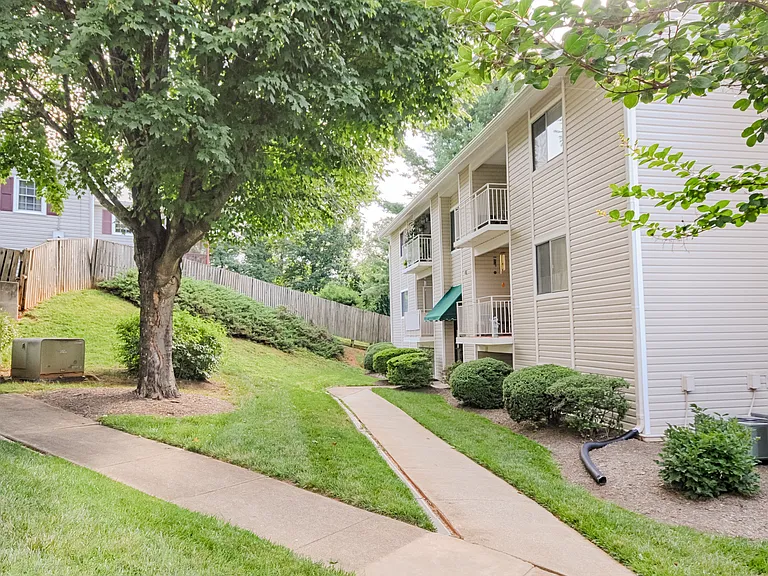 Arbor Crest Apartments — Photo 13