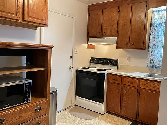 4th image of 14309 Deloice Cres