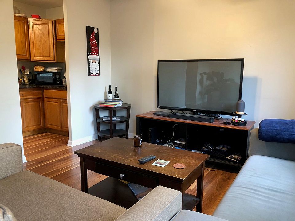 1st image of 607 W Wrightwood Ave APT 301